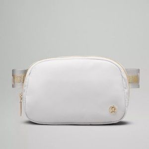 NWT lululemon Everywhere Belt Bag Vapor Gold White 1L
